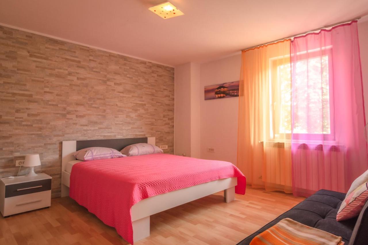 Apartment Apartma M&r *